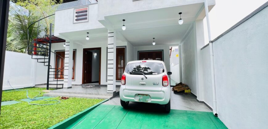 House for Sale – Athurugiriya