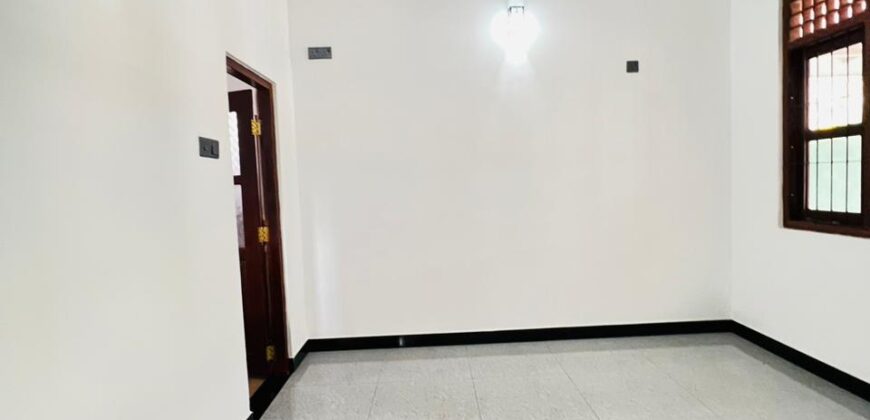 House for Sale – Athurugiriya