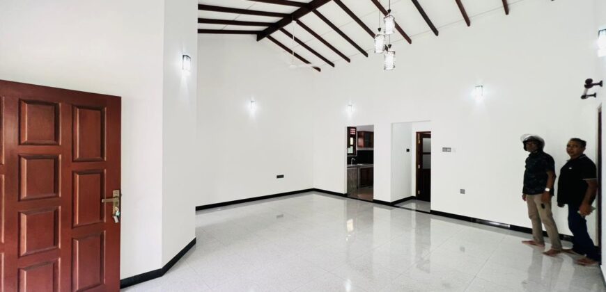 House for Sale – Athurugiriya